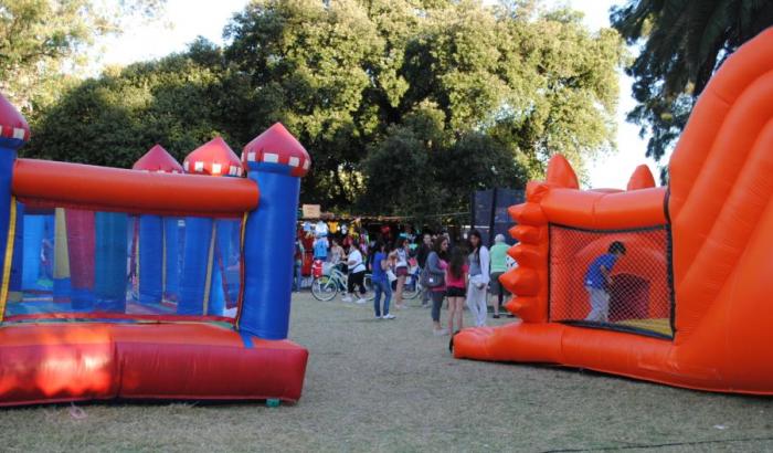 Juegos inflables en Feria Parque Batlle